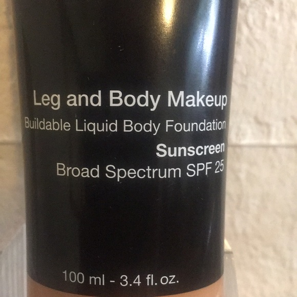 DERMABLEND Leg and Body Makeup- Medium Bronze - Picture 4 of 4